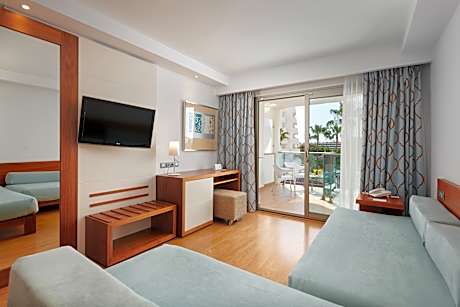 ONE BEDROOM APARTMENT 3 ADULTS