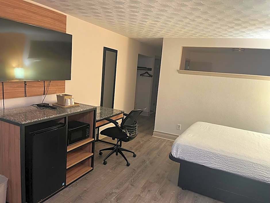 Howard Johnson by Wyndham Malden Boston Area