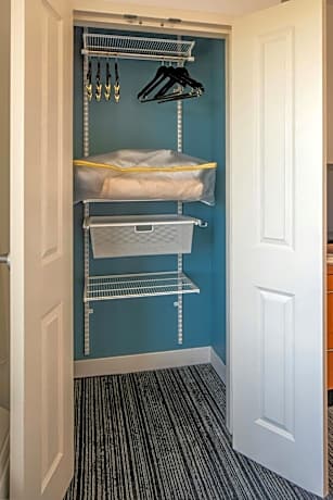 Two-Bedroom Suite with Adapted Tub - Mobility and Hearing Accessible