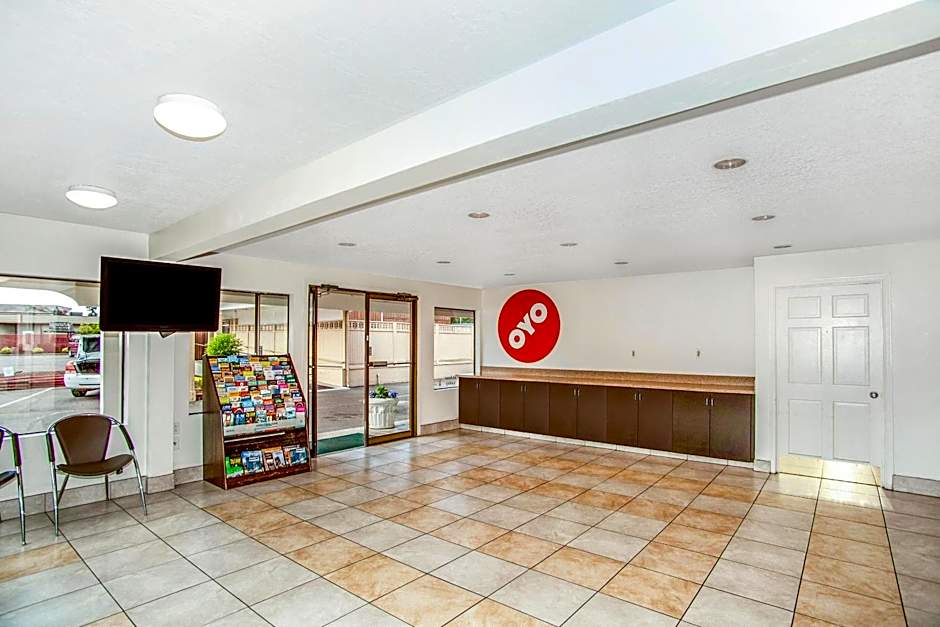 OYO Hotel Centralia - 2 mi from Providence Centralia Hospital