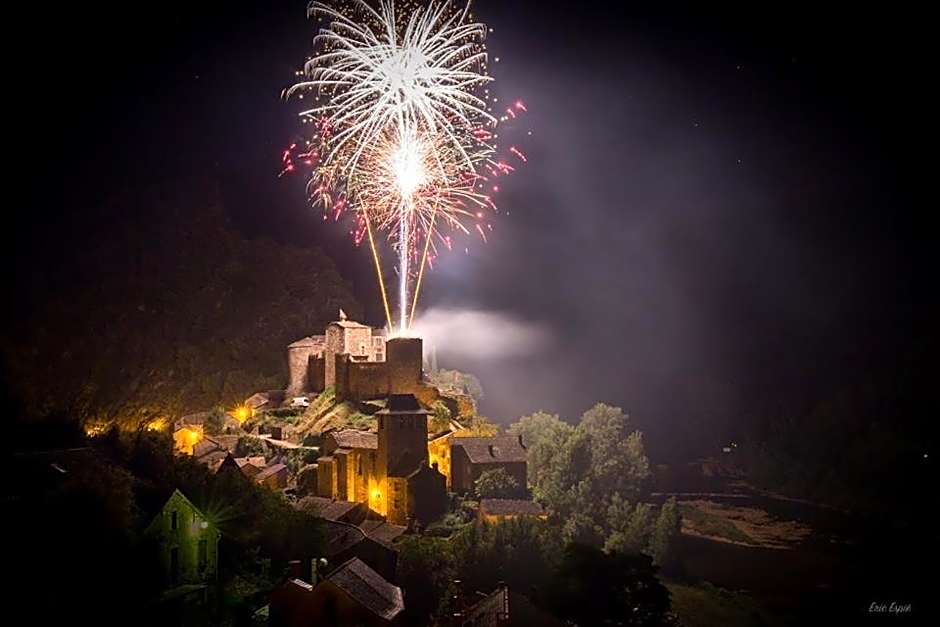 Hôtel Restaurant Le Relays du Chasteau - Logis Hôtel