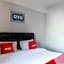 Vaccinated Staff - OYO 2582 Apartemen Serpong Green View
