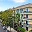 Beverly Hills Glamour Oasis 2 BR Apt with Parking 304