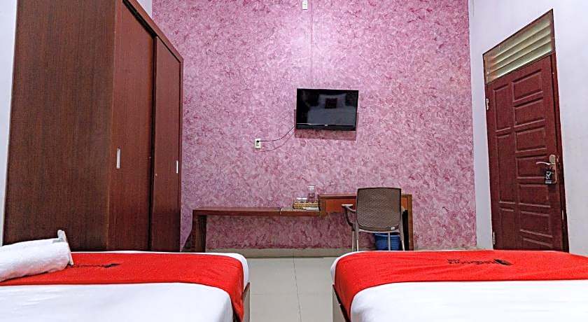 RedDoorz Syariah near UISU Medan