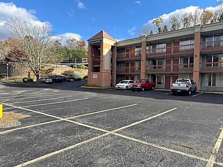 OYO Hotel Harriman near I-40