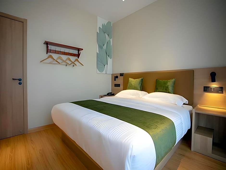 GreenTree Inn Express Shanghai Pudong Lingang New City Yunhan Road