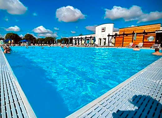 53A kingfisher court tattershall lakes luxury hot tub holidays