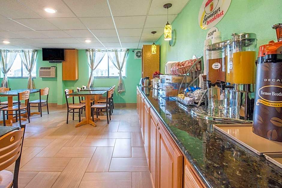 Super 8 by Wyndham Devils Lake