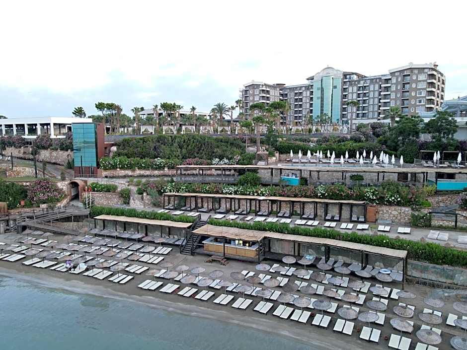 LAUR HOTELS Experience & Elegance