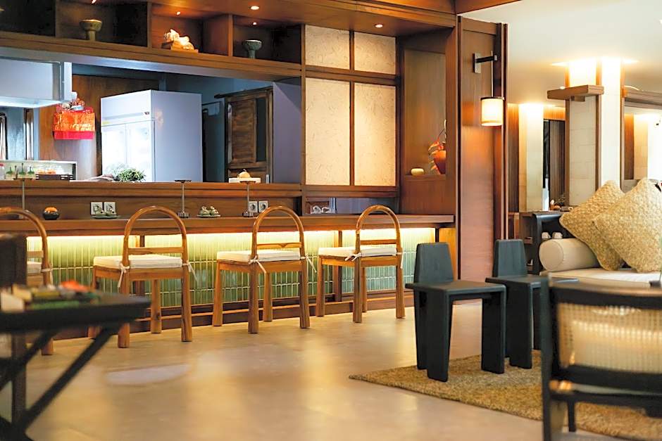 Fourteen Roses Beach Hotel