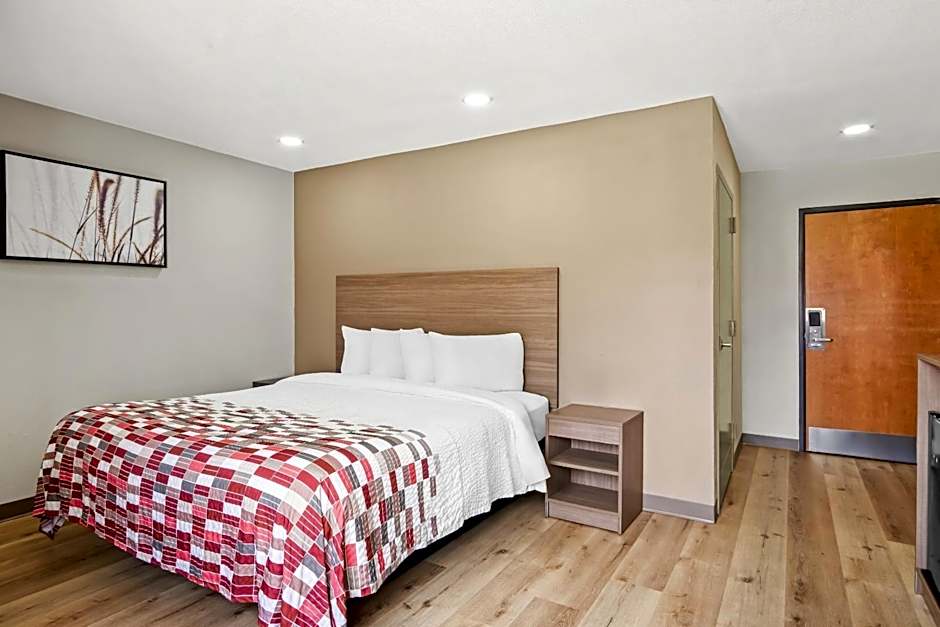 Red Roof Inn & Suites Euless - DFW Airport Southwest