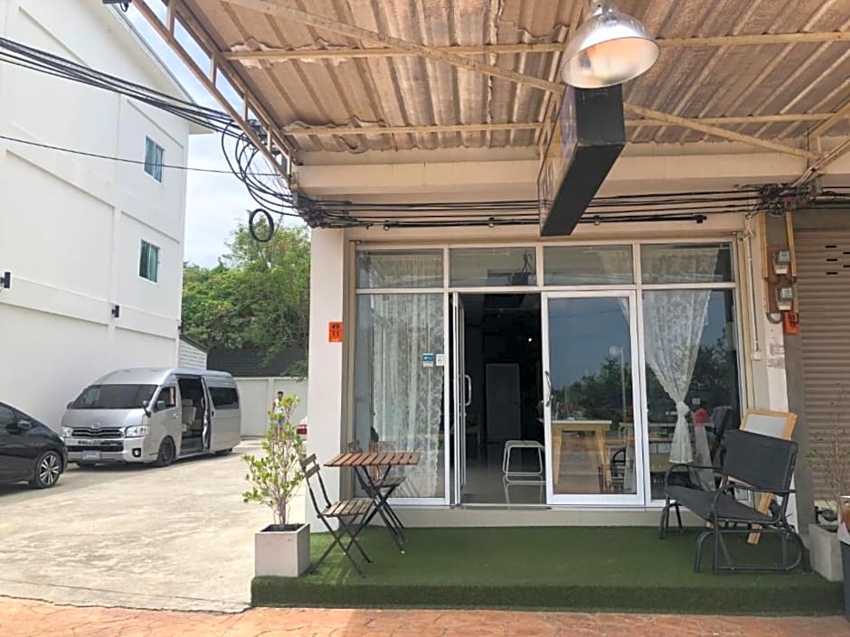 Day II Hotel by ZUZU