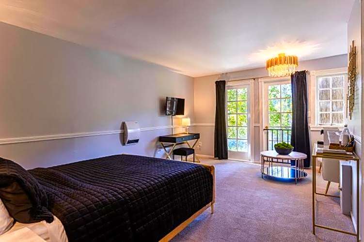 Photo 1 of 3 of Studio 1 Queen Bed, River View