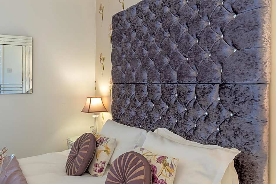 Holly Lodge Guest House with FREE off site health club