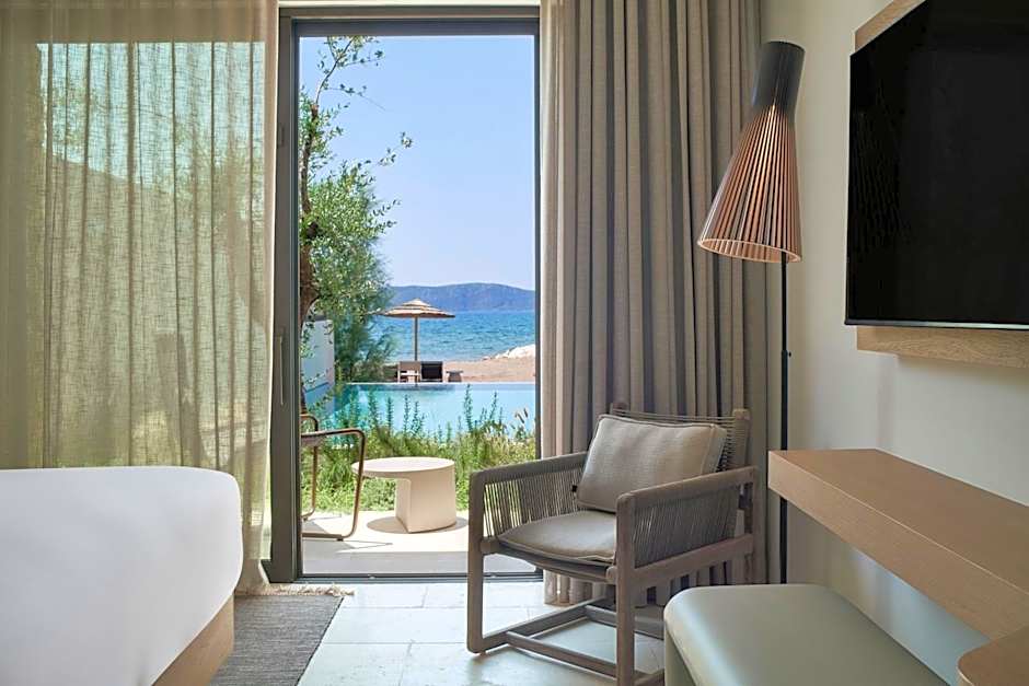 W Costa Navarino
