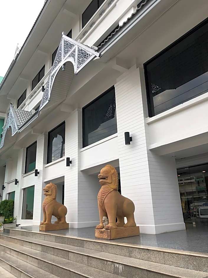 Sunday Ayothaya Hotel