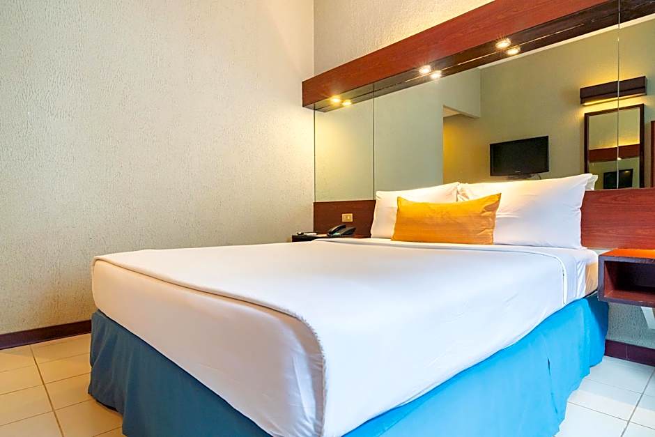 Microtel By Wyndham Eagle Ridge