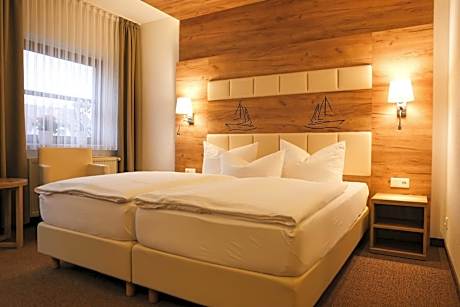 Double Room (1 Adult)