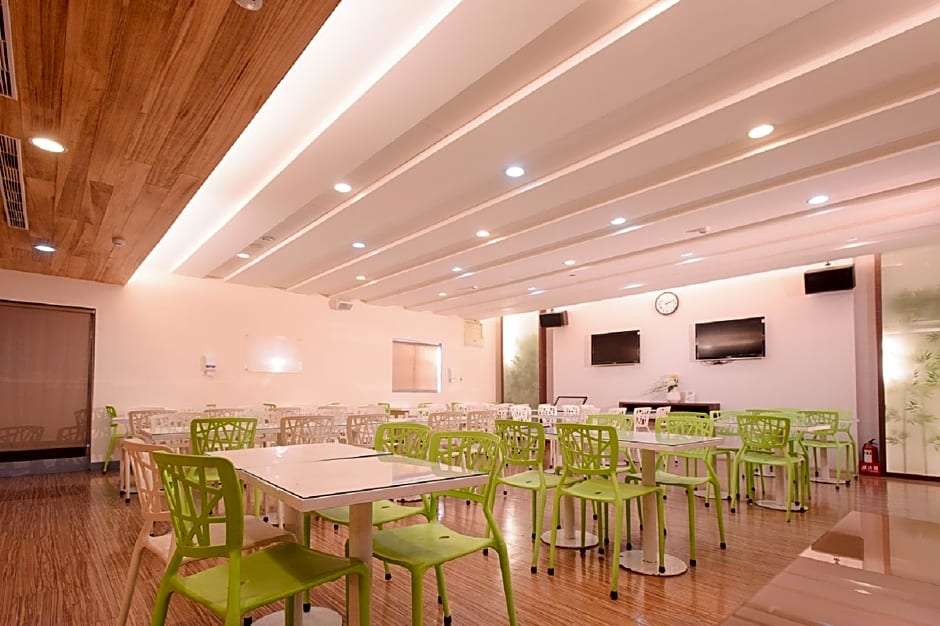 Kiwi Express Hotel - Kaohsiung Station