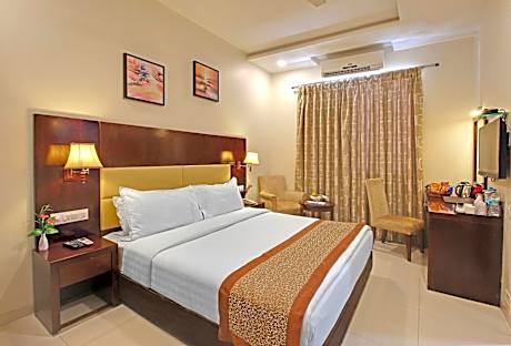 Superior Double RoomSai Premium (Superior Deluxe Room) Complimentary Shuttle Pick Up & Drop To Sai Baba Temple ( Gate -3)