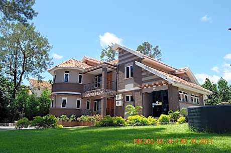 SAFFRON BEACH BISTRO & COTTAGES