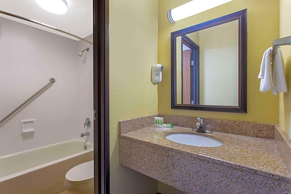 AmericInn by Wyndham West Bend
