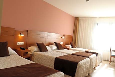 Quadruple Room with Private Bathroom