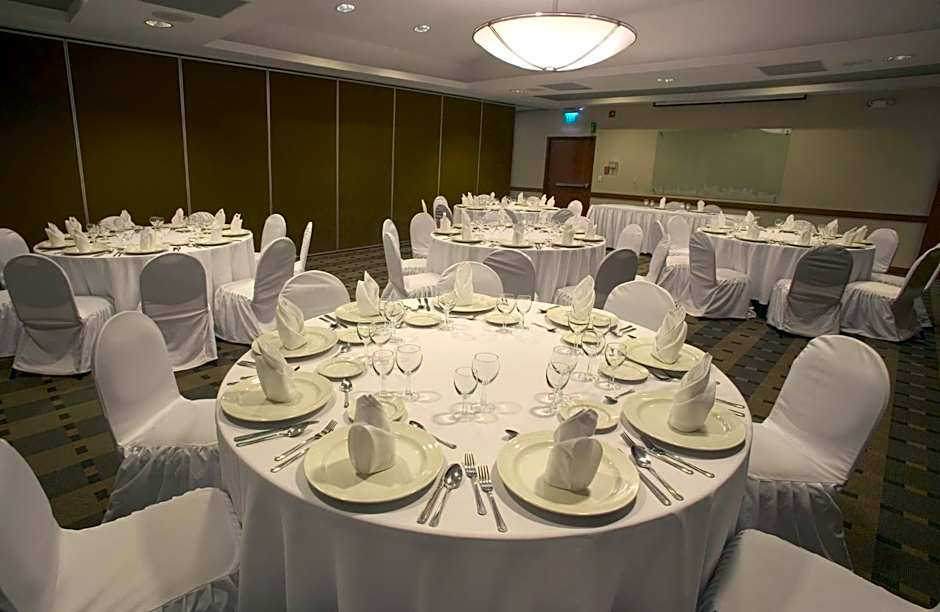 Fiesta Inn Express San Luis Potosi Oriente