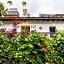 Capital O Hotel 522