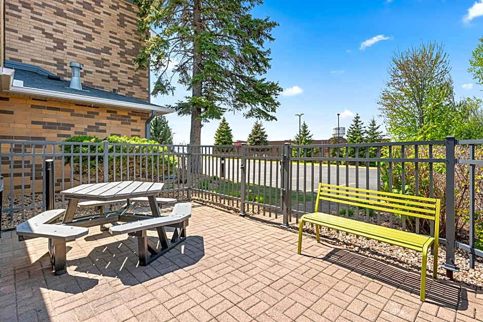 Spark by Hilton Eden Prairie