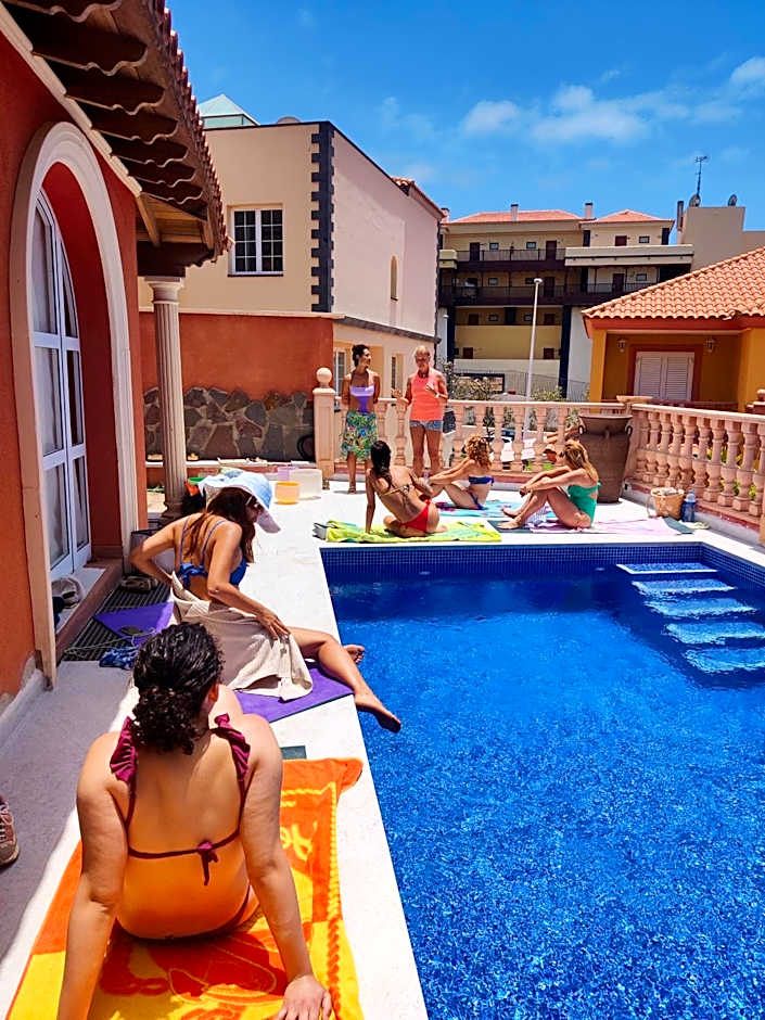 Duque Nest Hostel