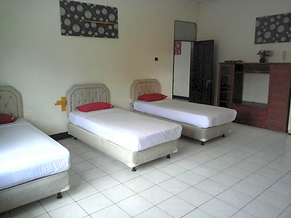 OYO 2703 Hotel Transit 1