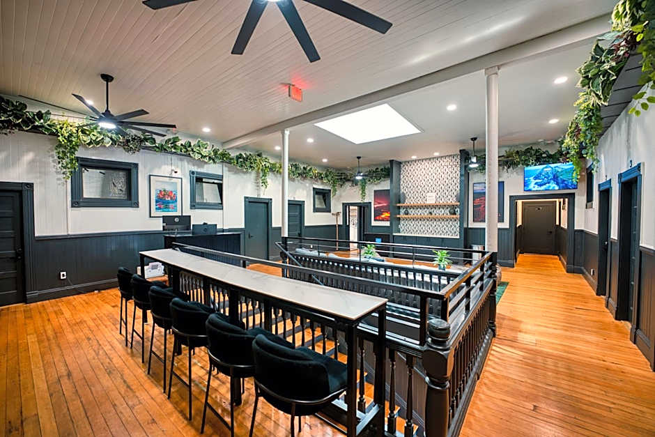 Howzit Hostels Hawaii