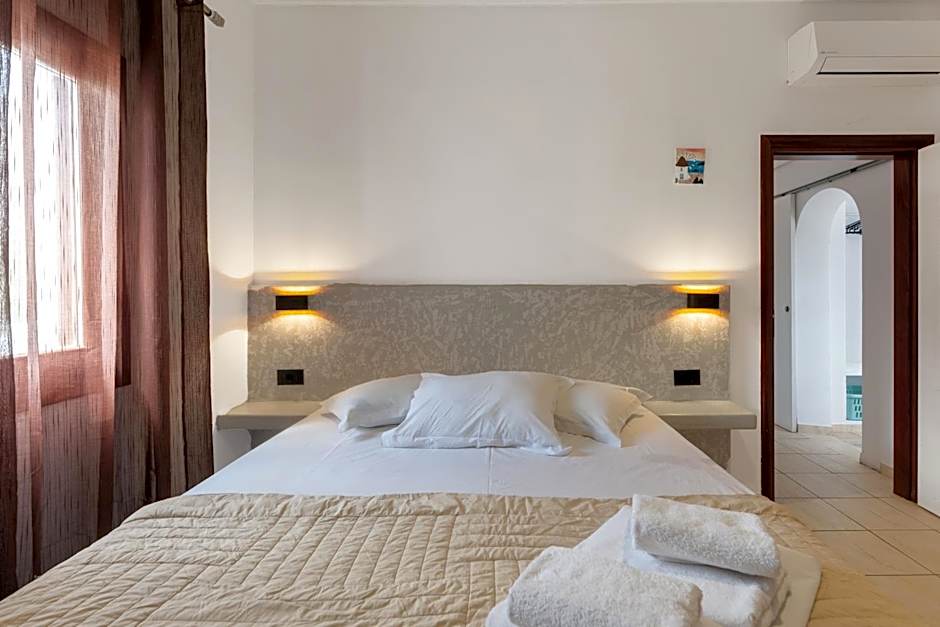 Birds Villa Apartments with Heated Pool - Including Car and Breakfast
