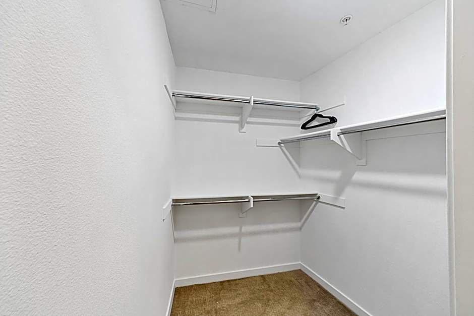 Fairfax District Chic City Oasis 2 BR Apt with Den 136