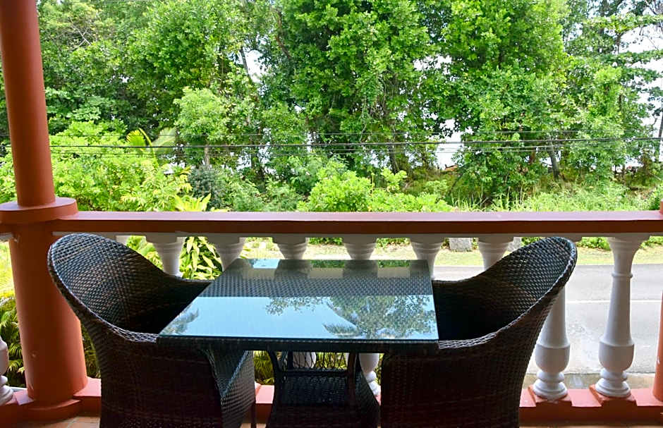 Reef Holiday Apartments