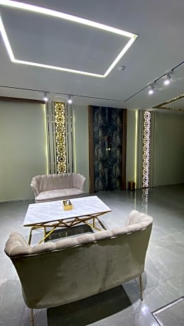 2 Bedrooms with Hall