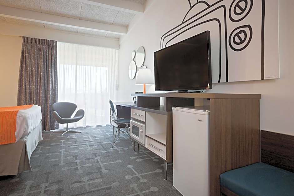 Howard Johnson Hotel by Wyndham Toms River