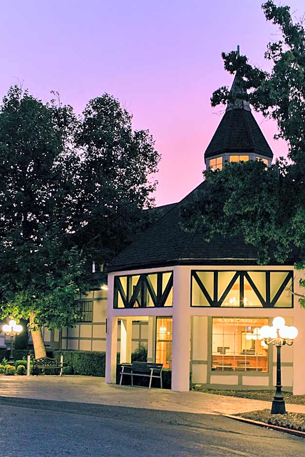 Vinland Hotel and Lounge