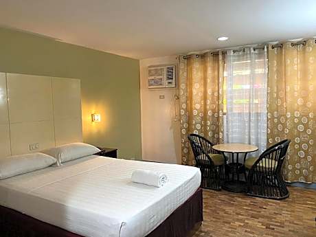 Deluxe Queen Room