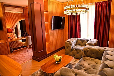 One-Bedroom Apartment - 2nd Floor with Free Spa Access