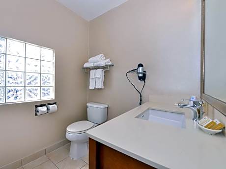 Suite 2 Queen Beds