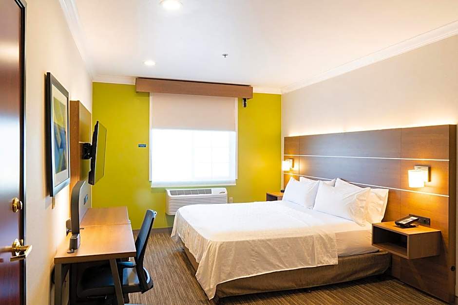Holiday Inn Express & Suites Davis - University Area By IHG