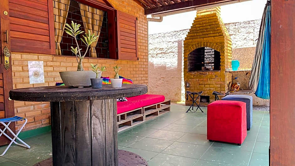 Pousada São Jorge 1 MIN A PÉ DA PRAIA Casa de família, simples e aconchegante, Na Av principal da praia café disponível até 12hs cozinha completa e churrasqueira disponível para uso ar cond das 20hs as 8 30