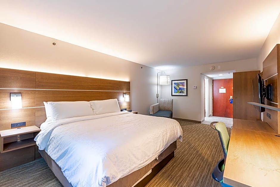 Holiday Inn Express & Suites Arlington North – Stadium Area by IHG