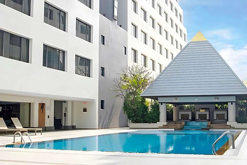 Twin Towers Hotel