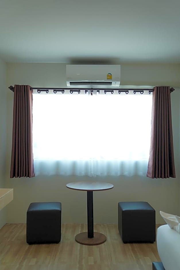 The charlotte smart hotel lopburi