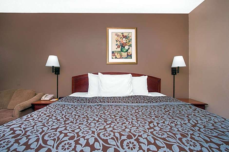 Days Inn by Wyndham Dublin GA