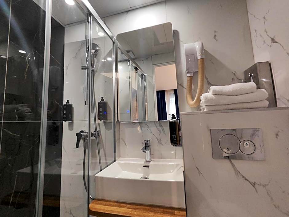 Atelier Montparnasse Hotel