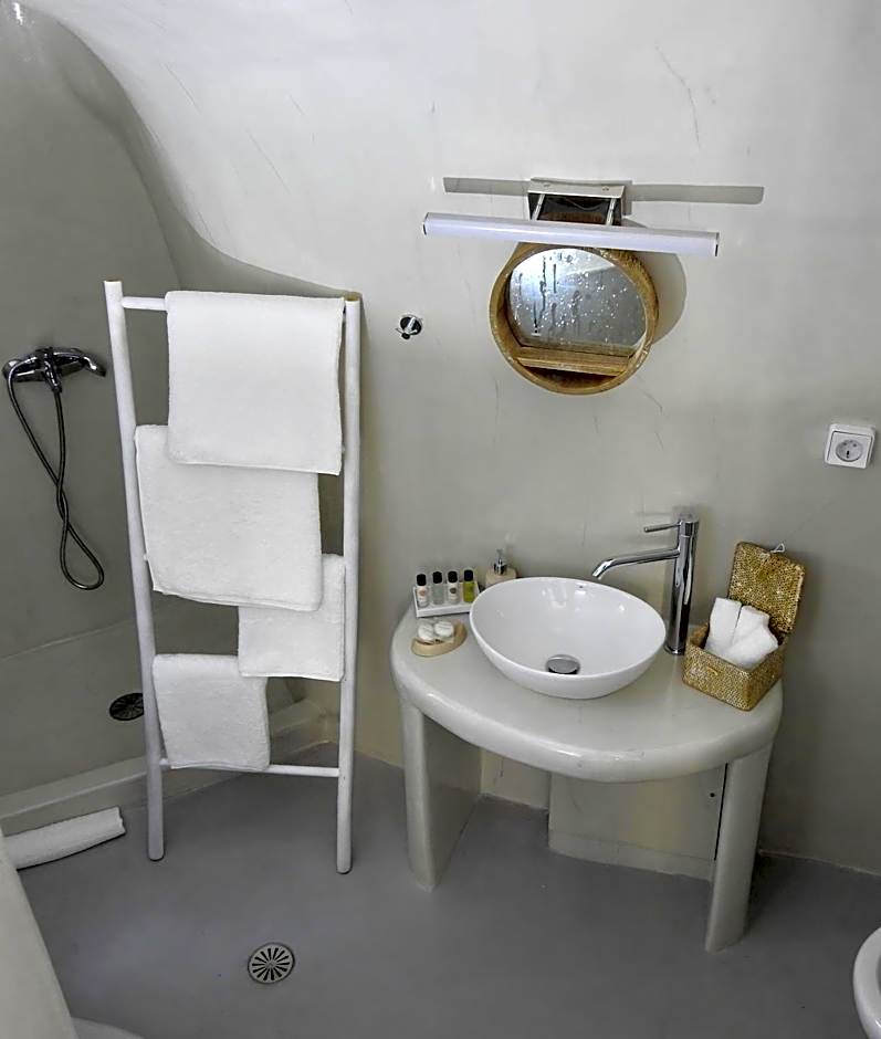 Golden Stone Santorini Suites